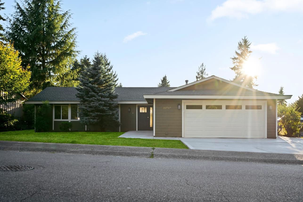 Interior from the 35th Avenue home photo collection